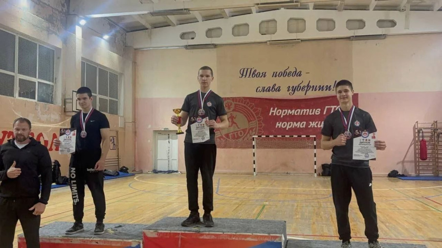 VIII МЕЖРЕГИОНАЛЬНЫЙ ТУРНИР ПО АРМРЕСТЛИНГУ «НОВОГОДНИЙ» 1